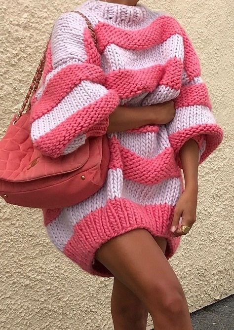 Unique Crochet Clothes, Crochet Outfits Aesthetic, Mode Crochet, Crochet Clothing And Accessories, Mode Boho, Crochet Fashion Patterns, Sweater Crochet Pattern, Knit Outfit, Knit Fashion