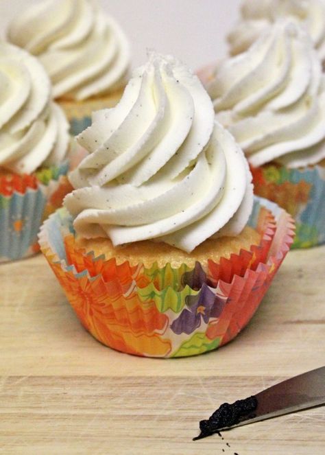 Vanilla Bean Paste Best Vanilla Frosting, Vanilla Bean Buttercream Frosting, Vanilla Bean Recipes, Vanilla Bean Frosting, Vanilla Bean Buttercream, Vanilla Bean Cupcakes, Vanilla Recipes, Buttercream Frosting Recipe, Vanilla Paste