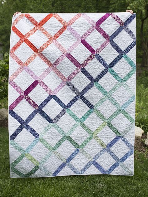 Latitude Lattice ~ A Finished Quilt — Fresh Lemons Quilts Lattice Quilts, Trellis Quilt Pattern, Ombré Fabric, Handmade Hobbies, Chevron Quilts, Block Quilt Ideas, Rainbow Quilts, Lattice Quilt, Quilts Modern