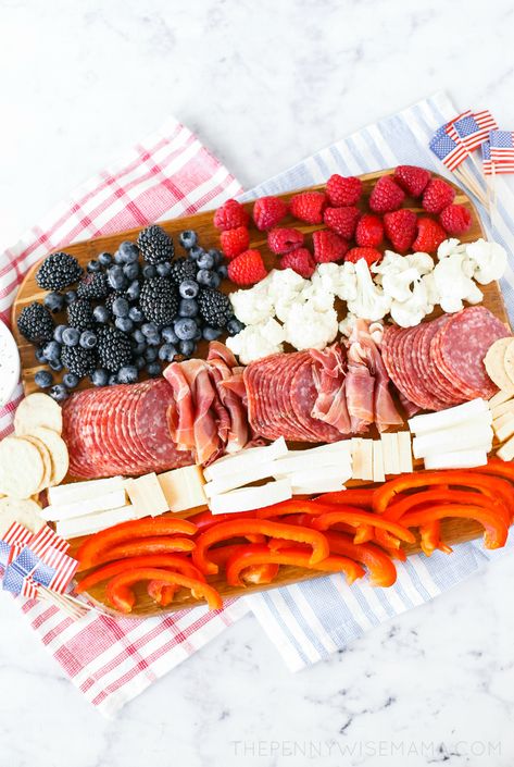 This American Flag Meat and Cheese Board is a patriotic-themed charcuterie board that is perfect for the Fourth of July or any time you want to serve a red, white, and blue appetizer. Featuring Primo Taglio® premium meat and cheese from Safeway, it is delicious and simple to make! This is a sponsored conversation written by me on behalf of Albertsons Companies. The opinions and text are all mine.   The Fourth of July is right around the corner! Do you have any fun plans? We always get together w Patriotic Charcuterie Board, Fresh Appetizers, Bite Size Snacks, Hashbrown Casserole, Festive Appetizers, Patriotic Food, Premium Meat, Roast Turkey Breast, Keto Pizza