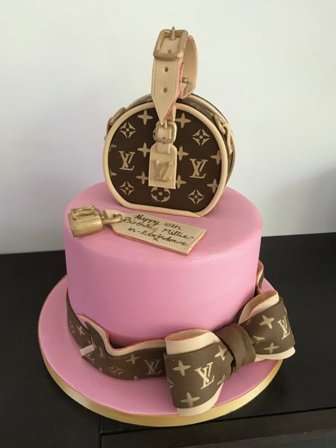 Lv Themed Birthday Party, Pink Louis Vuitton Cake, Pink Lv Cake, Lv Cake, Louis Vuitton Birthday, Louis Vuitton Cake, Suitcase Cake, Ideas For My Birthday, Handbag Cakes