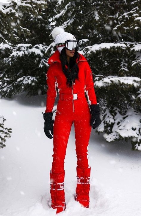 Chanel Combat Boots, Ski Trip Outfit, Apres Ski Outfits, Mia Mia Mine, Winter Date Night Outfits, Mia Mia, Winter Travel Outfit, Ski Outfit, Snow Outfit