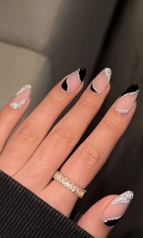 Black Formal Nails, Oval Nails Designs, Formal Nails, Nail Idea, Black Nail Designs, Uñas Acrilicas, Oval Nails, Acrylic Designs, New Year's Nails