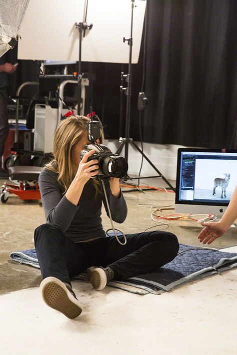 Photographer At Work, Photographer Job, Job Photography, Marketing Pictures, Photography Job, Postcard Project, Job Pictures, Business Vision Board, Pine Tree Tattoo