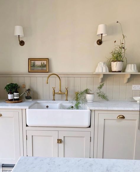 Schoolhouse White, Carrara Kitchen, Perrin And Rowe, Mat Ideas, Devol Kitchens, Neutral Kitchen, Shaker Kitchen, Kitchen Extension, Cottage Kitchen