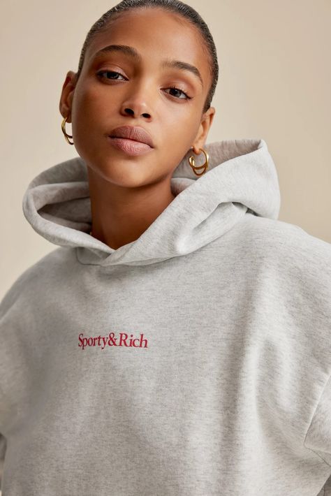 Cashmere Capsule – Sporty & Rich 80s Sporty Outfits, Rich Outfits, Minimal Shirt Design, Rich Clothes, Running Club, Sporty And Rich, Girls Club, Branding Photos, Sporty Outfits