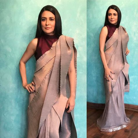 . Gold Colour Saree, Mini Mathur, Indian Wedding Sarees, Women Leadership, Rose Gold Colour, Color Plain, Creative Clothes, Maroon Blouse, Wedding Sarees