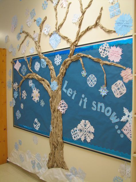 Christmas Bulletin Board Ideas, Class Tree, Bulletin Board Tree, Classroom Tree, Holiday Bulletin Boards, Winter Display, Christmas Entry, Winter Bulletin Boards, Christmas Bulletin Board