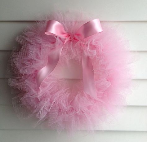 Pompon Tulle, Tutu Wreath, Ballerina Baby Showers, Ballet Birthday, Angelina Ballerina, Tulle Wreath, Tutu Party, Ballerina Birthday Parties, Ballerina Party