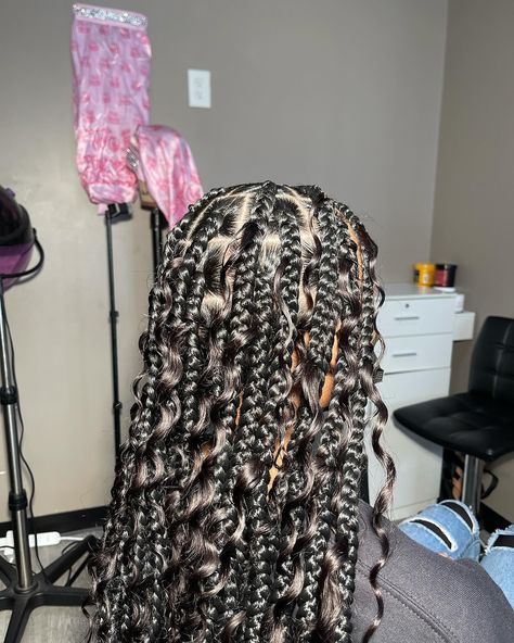 Best vacay braids😍🌴 🌸Ready to learn how to braid?🌸🧚🏼‍♀️ 🌸Arri’s SchoolHouse and Arri’s Little Braid Book is here! 🎓🎉 Ready to learn how do bussdown braids that are FULL and FLAT? Or do you just want to learn a solid parting foundation for any protective style? You’ll learn things like: - tucking color -triangle parts -brick layers -installing bohemian curls -and much more! 🌸style: medium large boho 🌸add ons: boho, 🌸Follow @ArrisDollHouse for more🥇 #naturalhair #fyp #knotless #knotlesstut... Bussdown Braids, Vacay Braids, Bohemian Curls, Triangle Parts, How To Braid, Protective Style, Add Ons, Protective Styles, Natural Hair Styles