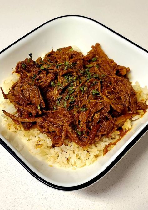 Ropa Vieja Recipe, Puerto Rican Chicken, Sofrito Recipe, Puerto Rican Cuisine, Puerto Rican Dishes, Cuban Cuisine, Best Pumpkin Pie, Holiday Drink, Puerto Rican Recipes