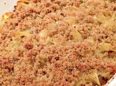 Bridled Noodles are an old-fashioned Amish favorite from the Pennsylvania Dutch region of the country. Layers of flavored bread crumbs and noodles, then baked. SINFULLY delicious from Can't Stay Out of the Kitchen Bridled Noodles, Stale Bread Recipes, Turkey Dressing, Turkey For Thanksgiving, Vegetarian Italian, Noodle Recipe, Meatless Main Dishes, Turkey Gravy, Amish Recipes