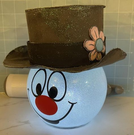 Frosty Snowman Crafts, Frosty The Snowman Christmas Tree, Christmas Crafts Ideas, Snowmen Ideas, Snowman Tree Topper, Glitter Fairy, Glass Fish Bowl, Snowman Crafts Diy, Christmas Classics