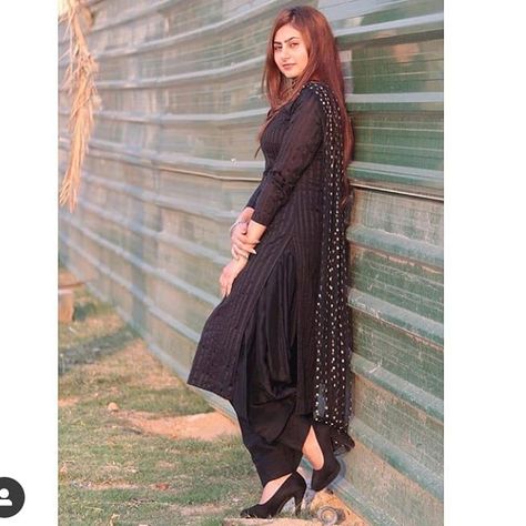 Instagram post by suit walia kudiyan only • Aug 5, 2019 at 12:06pm UTC Black Suit For Women Indian, Suit For Women Indian, Black Suit For Women, Hairstyles For Saree, Punjabi Suits Party Wear, Patiala Suit Designs, Patiyala Dress, Indian Sari Dress, Suit Salwar