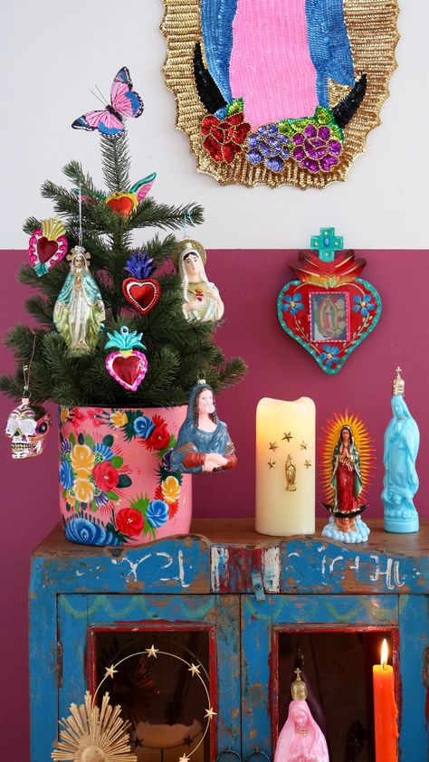 Mexican Christmas Wallpaper, Mexican Room Aesthetic, Diy Mexican Decor, Mexican Christmas Decor, Maximalist Christmas, Mexican Folk Art Decor, Mexican Christmas Decorations, Mexican Wall Decor, Sacred Heart Art