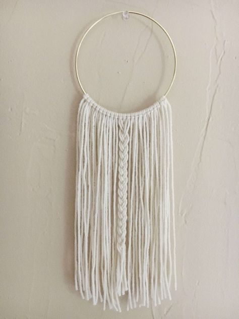 DIY Gold Ring & Yarn Wall Hanging Diy Wall Hanging Yarn, Yarn Crafts For Kids, Yarn Hanging, Rustic Wall Hangings, Yarn Wall Art, Yarn Wall, Diy Gold, Macrame Wall Hanging Diy, Macrame Wall Hanging Patterns