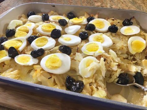 Portuguese Salt Cod and Potato Casserole Salted Cod Fish Recipes, Fish Casserole Recipes, Cod Fish Recipes Baked, Fishball Recipe, Dating My Husband, Portuguese Recipe, Portuguese Foods, Fish Casserole, Cod Dishes