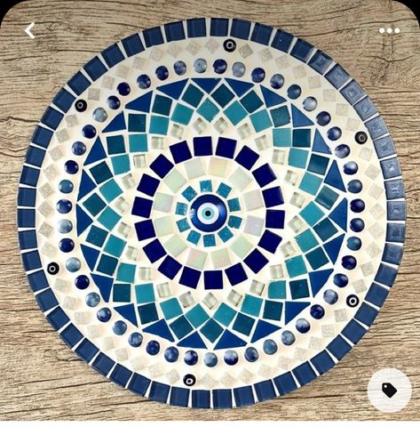 Mosaic Plates Ideas, Mosaic Tables Ideas, Mosaic Patterns Templates, Mosaic Plates, Mosaic Table Top Designs, Circle Mosaic, Simple Flower Rangoli, Mosaic Tiles Crafts, Mosaic Birdbath