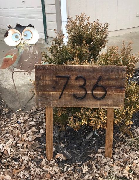 Farmhouse House Numbers, Wood Address Sign, Diy Address Sign, Address Signs For Yard, Driveway Sign, Address Post, House Numbers Diy, Metal Numbers, Garden Farmhouse