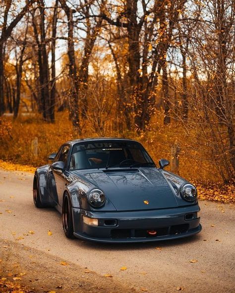 Beautiful Porches, Porsche Vintage, Rauh Welt, Aesthetic Cars, Porsche Sports Car, Porsche 964, Cars Muscle, Euro Cars, Vintage Porsche