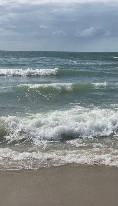 Waves On Beach, Oceans 11, Ocean Waves Painting, Water Photo, Long Way Home, Ocean Landscape, Ocean Pictures, Sea Photo, Cute Fish