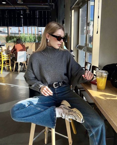 Traje Cowgirl, Turtleneck Sweater Outfit, Latina Outfits, Turtleneck Outfit, Estilo Indie, Skandinavian Fashion, Winter Fashion Outfits Casual, Cold Outfits, Uni Outfits