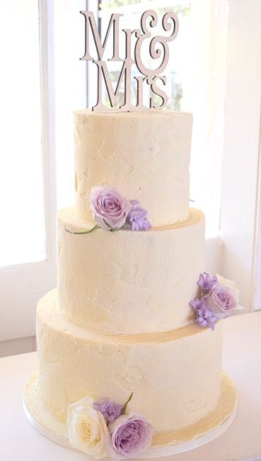 Ganache Wedding Cake, White Chocolate Ganache, Gorgeous Wedding Cake, Beautiful Wedding Cakes, Bakery Cakes, Rustic White, Chocolate Ganache, Wedding Themes, Cake Ideas