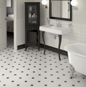 White octagonal floor tiles with black 'dot' inserts Octagon Tile, Black And White Tile, White Bathroom Tiles, White Tile Floor, Bad Inspiration, White Floors, Bathroom Floor Tiles, Vintage Bathroom, White Tiles