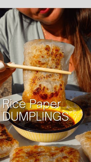 Rice Paper Recipes Vegetarian, Recipes Dumplings, Crispy Rice Paper Dumplings, Rice Paper Dumplings, Rice Paper Recipes, Dim Sum Recipes, Appetizers Easy Finger Food, Peach Recipe, Party Food Appetizers