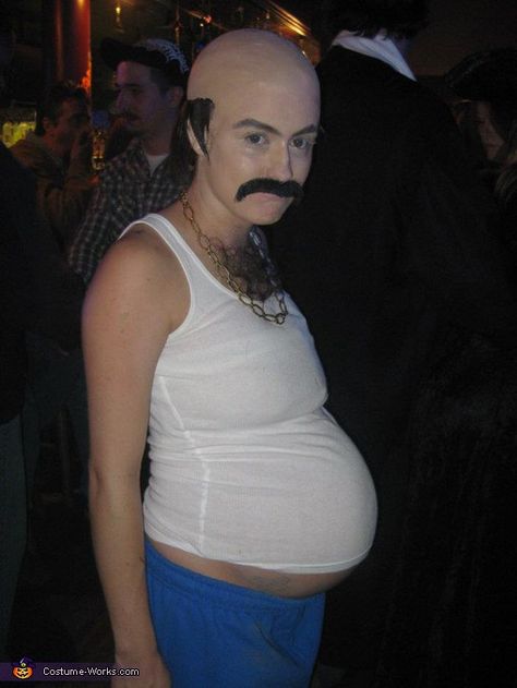 Even more killer DIY ideas for maternity Halloween costumes. These are great for pregnant ladies! Funny Pregnant Halloween Costumes, Carl Costume, Pregnancy Costumes, Pregnant Halloween Costumes, جوني ديب, Bald Cap, Aqua Teen Hunger Force, Pregnant Halloween, Diy Kostüm