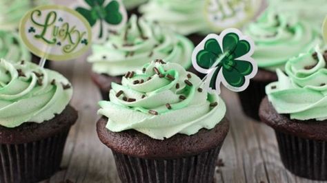 St. Patrick's Day Cupcakes St Patrick's Day Baked Goods, St Patty Cupcakes, Saint Patricks Cupcakes, Saint Patrick's Day Cupcakes, Irish Cupcakes St Patrick's Day, St Patricks Day Baked Treats, St Patrick Cupcakes Ideas, St Patricks Day Bakery Ideas, St Patrick Cupcakes