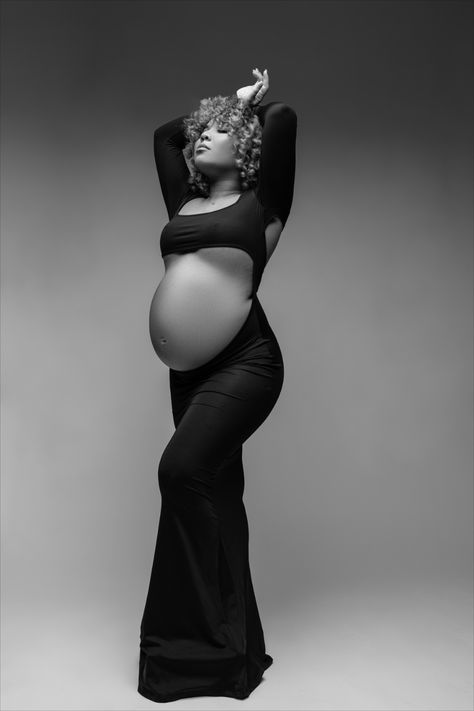 Maternity session in black in white with black couple. Maternity Photography Black Couples, Maternity Shoot Black Women, Maternity Session Ideas, Editorial Maternity, Black And White Maternity, Maternity Photography Poses Outdoors, Maternity Photography Poses Couple, Pregnancy Photos Couples, Maternity Photography Poses Pregnancy Pics