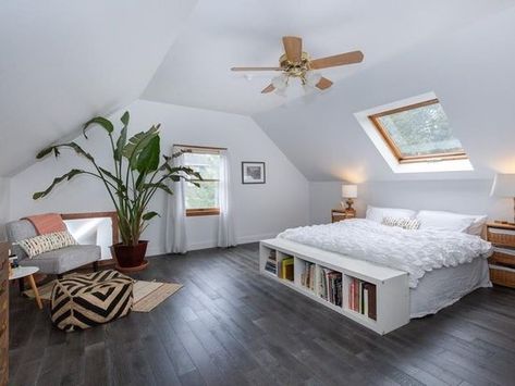 White Attic Room, Cozy Attic Bedroom Ideas, Converted Attic Bedroom, Big Attic Bedroom, Attic Apartment Ideas Slanted Ceiling, Low Attic Bedroom Ideas, Attic Bedroom Ideas Master, Tiny Attic Bedroom, Cool Attic Rooms