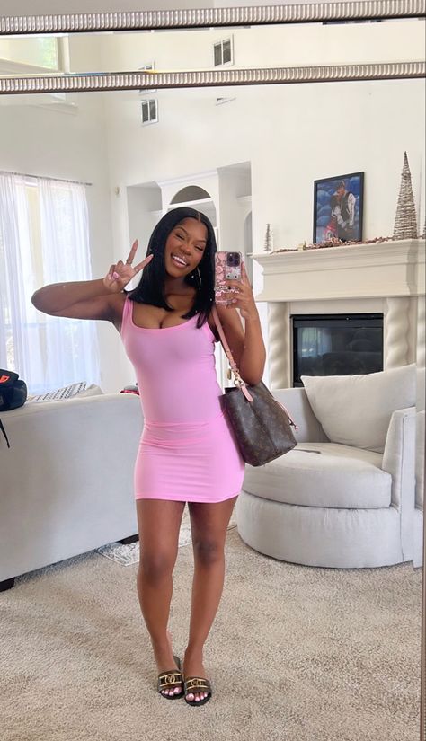 Outfit Black Women, Punk Style Outfits, Black Women Dress, Neat Casual Outfits, Boujee Outfits, Stylish Summer Outfits, Chill Fits, Sandals Outfit, Effortlessly Chic Outfits