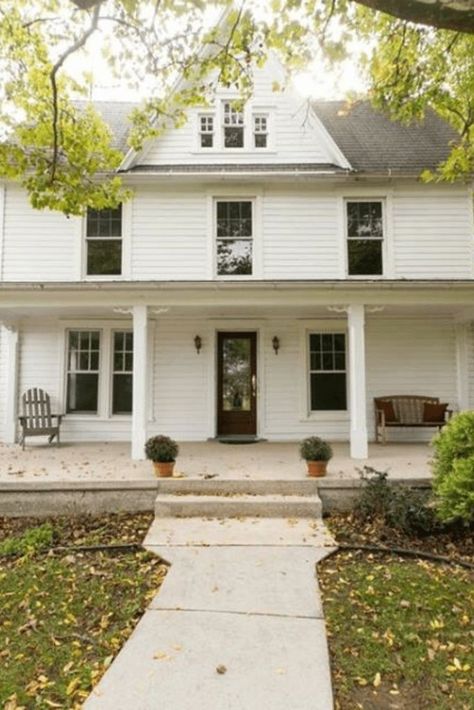 1800 Farmhouse, American Farmhouse Exterior, Old Farmhouse Exterior, Steampunk Architecture, Farmhouse Porches, 1900 Farmhouse, Future Farmhouse, Front Porch Addition, Porch Farmhouse