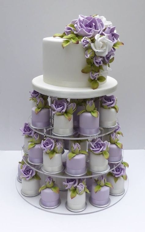 Wedding Cakes And Cupcakes, Cupcake Arrangements, Fab Cakes, Mini Wedding Cakes, Unique Cupcakes, Mini Bolo, Beauty Cakes, Purple Wedding Cakes, Cupcakes Decorados