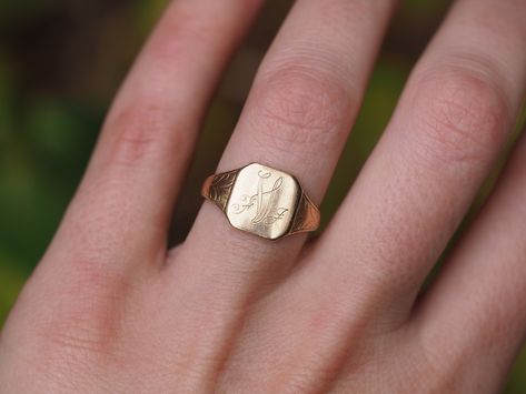 Graduation Rings, Signet Rings, Jewelry Style, Engagement Rings For Men, Signet Ring, 1960s, Rings For Men, Fashion Jewelry, Yellow Gold