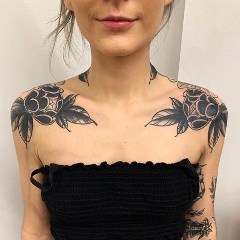 Dark Shoulder Tattoos For Women, Peony Tattoo Placement, Front Of Shoulder Tattoo For Women, Shoulder Tattoos For Women Elegant, Feminine Hip Tattoos, Shoulder Cap Tattoos For Women, Front Shoulder Tattoo, Front Shoulder Tattoos, Shoulder Tats