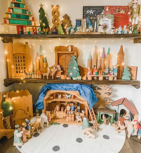 Waldorf Nativity, Waldorf Playroom, Nativity Of Jesus, Baby Playroom, Happy Christmas Eve, Doll House Plans, Christmas Play, Toy Display, Toy Ideas