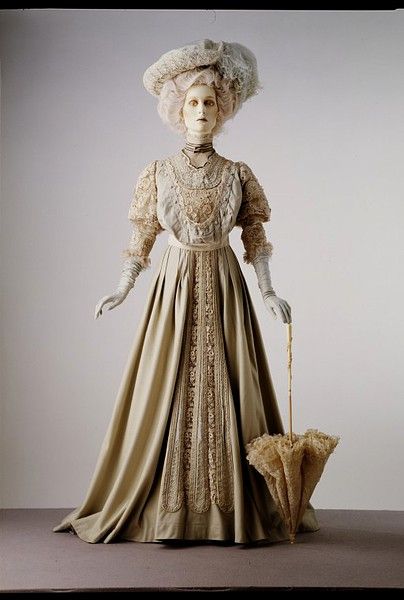 Travelling gown 1905 | V 1950 Clothes, 1905 Fashion, Edwardian Hats, 1900s Costume, Sewing Costumes, Edwardian Dresses, Pitti Palace, Victorian Dresses, 1900s Fashion