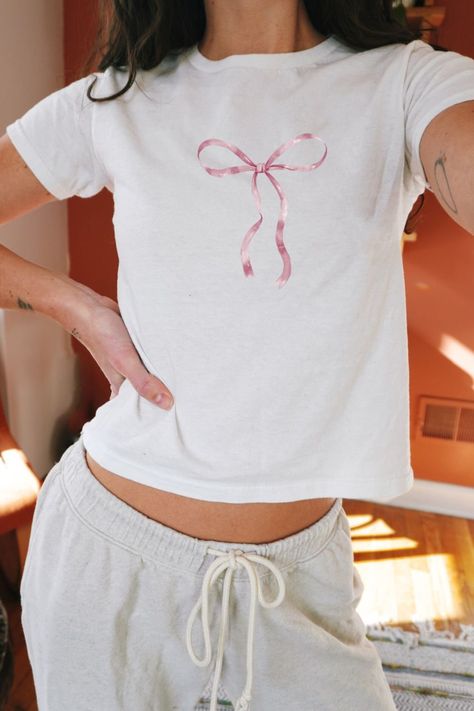 Pink Coquette Baby Tee Pink Bow Shirt Soft Girl Era Tshirt Coquette Girl T-shirt Trendy Gift for Her Ribbon Bow Y2K Baby Tee Preppy Crop Top - Etsy Coquette Tshirts, Bow Tshirts, Bow Top Outfit, Preppy Crop Top, Bow Tops Outfit, Girly Shirts, Soft Girl Era, Bow Crop Tops, Coquette Girl