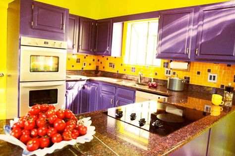 This kitchen is painted and tiled with purple and yellow which are complementary colors. These colors make the room very bright and vibrant.  http://www.apartmenttherapy.com/ny/room-for-color-2010/kaleidoscopes-of-color-room-for-color-roundup-130460 Yellow And Purple Kitchen, Yellow And Purple Room, Kitchen Remake, Violet Kitchen, Purple Kitchen Decor, Kitchen Purple, Mustard Kitchen, Decor Makeover, Kitchen Island Storage