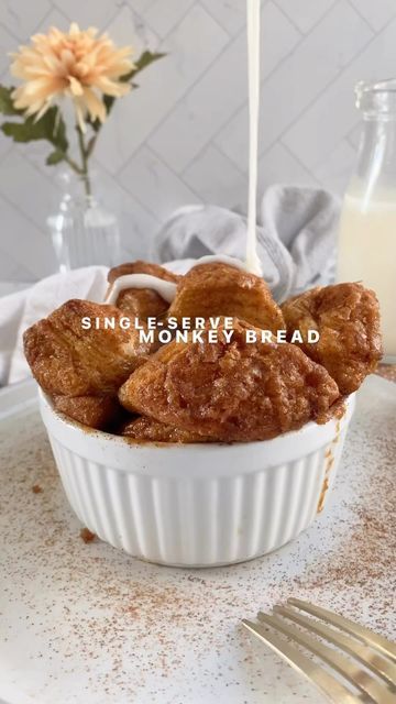 @caitlins_table on Instagram: "Looking for a comfort dessert or snack to have on New Years Eve ? This single serve monkey bread is the perfect bite sized treat for you!! Comment “recipe please” to get the recipe sent to your dms !! 🩷 #easyrecipeasy #easyrecipeideas #healthydessert #singleserving #mugcake #mugcakes #easysnack #easydessert #easydesserts #monkeybread #newyearseve" Monkey Bites, Comfort Desserts, Monkey Bread, Single Serve, Mug Cake, Bite Size, Healthy Dessert, Easy Snacks, Easy Desserts