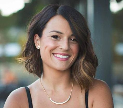 asymmetrical bob for thick hair Asymmetrical Bob Haircuts, Asymmetrical Hairstyles, Bob Hairstyles For Thick, Wavy Bob Hairstyles, Asymmetrical Bob, Lob Hairstyle, Wavy Bobs, Amazing Hair, Trending Hairstyles