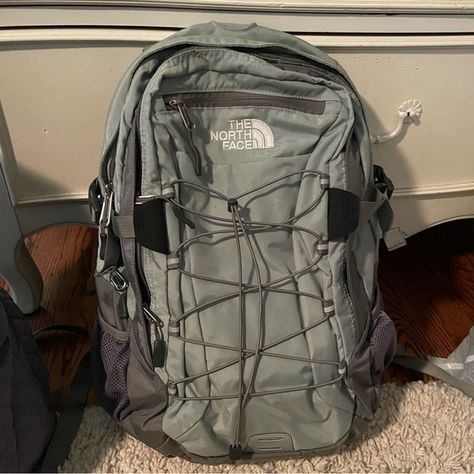 North Face Borealis backpack Sac The North Face, The North Face Borealis Backpack, The North Face Backpack Outfit, The North Face Backpack Aesthetic, Northface Backpacks Aesthetic, North Face Backpack Aesthetic, North Face Aesthetic, The North Face Bag, Northface Backpacks