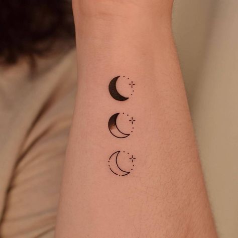 Moon Phase Tattoos, Astronomy Tattoos, Tattoo Down Spine, Side Wrist Tattoos, Full Moon Tattoo, Moon Phases Tattoo, Tattoo Moon, Bts Tattoos, Elements Tattoo