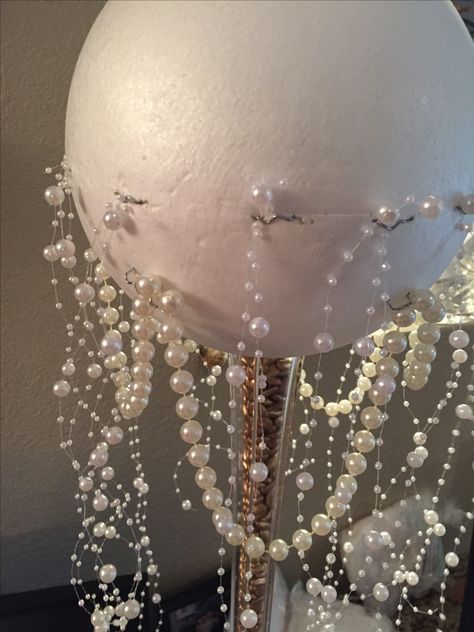 Feather boa balls in the making using 8" foam balls; string pearls pinned underneath Hanging Pearls Decor, Pearl Themed Party, Queen Birthday Party, String Balloons, Nye Decorations, Ostrich Feather Centerpieces, Diy Decoracion, Pearl Party, Table Centerpieces Diy