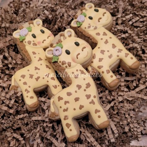 Giraffe Decorated Cookies, Giraffe Baby Shower Theme Girl, Giraffe Baby Shower Ideas, Giraffe Baby Shower Theme, Giraffe Cookies, Baby Shower Themes Neutral, Baby Shower Giraffe, Pink Giraffe, Giraffe Baby