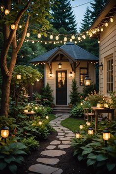 Victorian House Garden Ideas, Front House Porch Ideas, Front Deck Ideas, Tiny Garden Design, Cute Front Porch, Curb Appeal Ideas, Cottage Backyard, Hidden Garden, Front Lawn