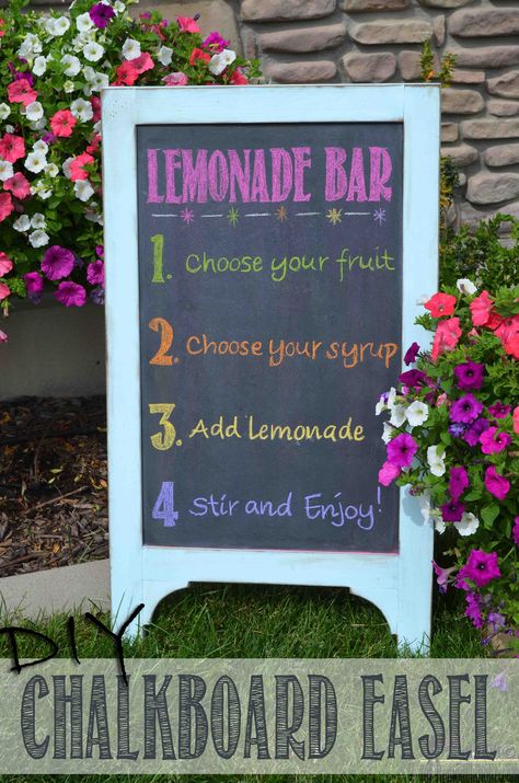 Build a super cute large DIY chalkboard easel to create the perfect sign for your next party or wedding. Free plans and tutorial! Bar Flyer, Outdoor Wedding Party, Lemonade Bar, Diy Easel, Chalkboard Stand, Chalkboard Easel, Large Chalkboard, Simple Woodworking Plans, Diy Chalkboard